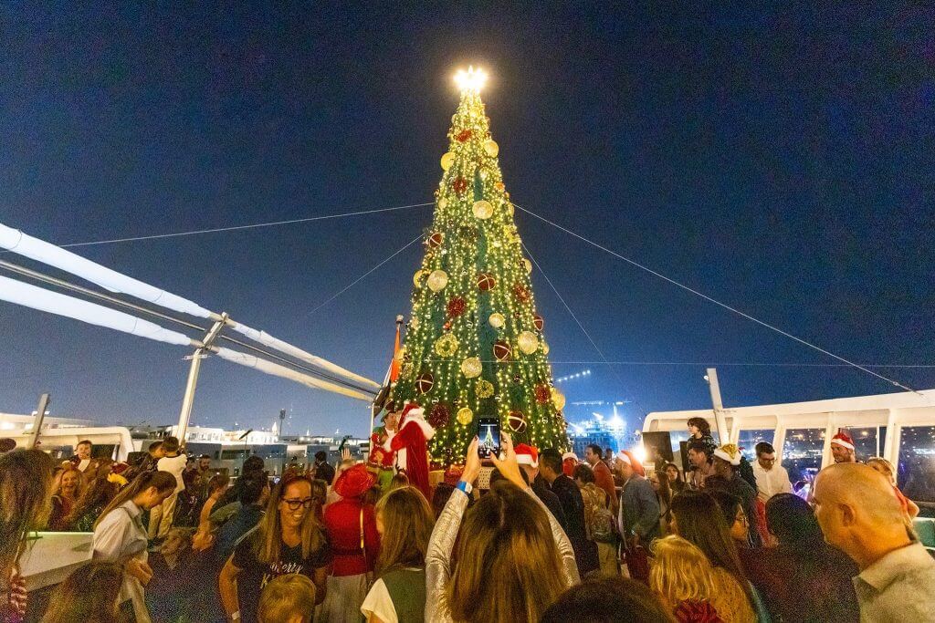 The Queen Elizabeth 2 Hotel Heralds the Arrival of the Festive Season with a Spectacular Christmas Tree Lighting Ceremony